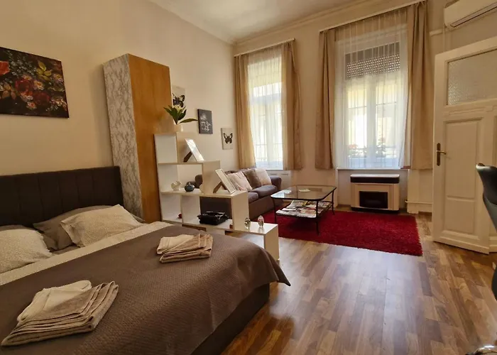 Center Royalty Apartment